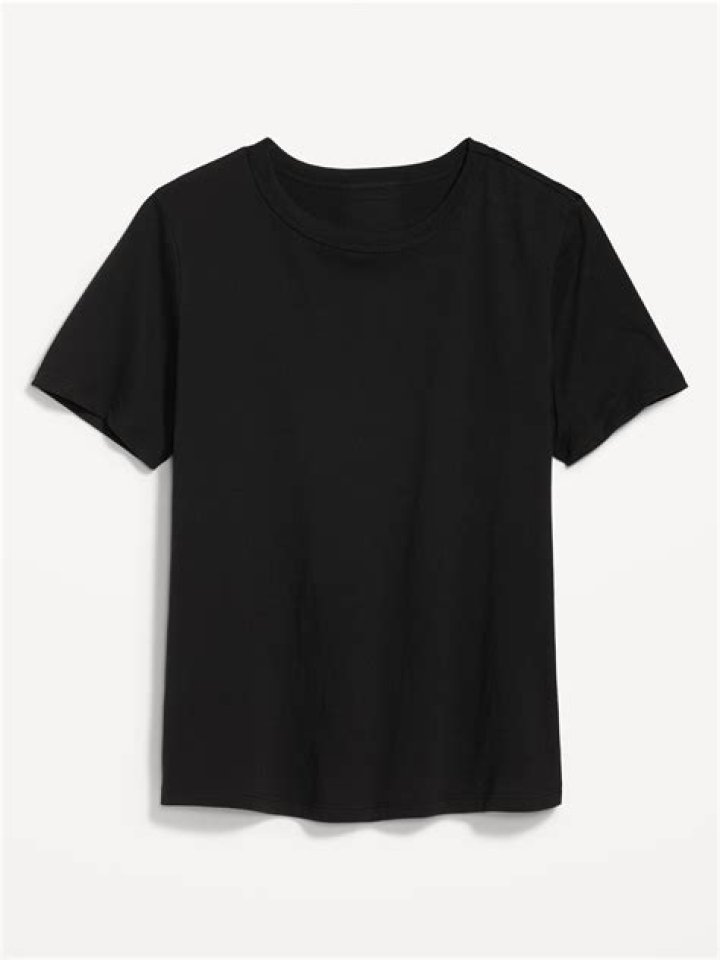 Exploring the Allure of Black Shirt Pictures: A Fashion Staple