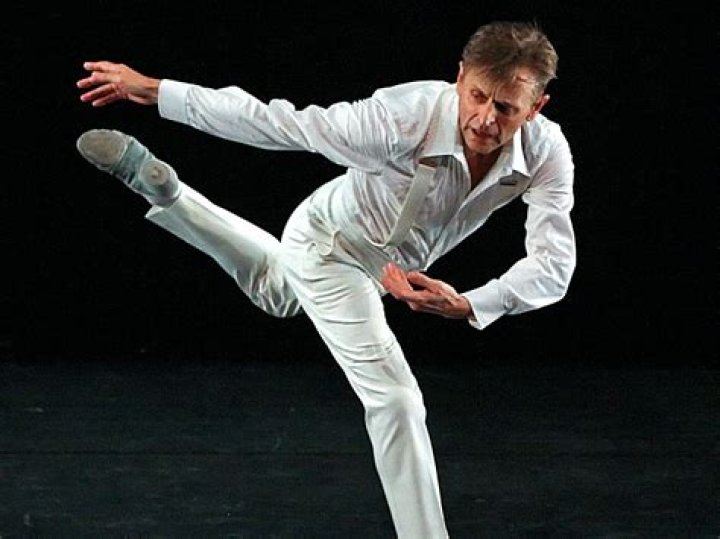 Mesmerizing Baryshnikov: A Maestro of Dance and Grace
