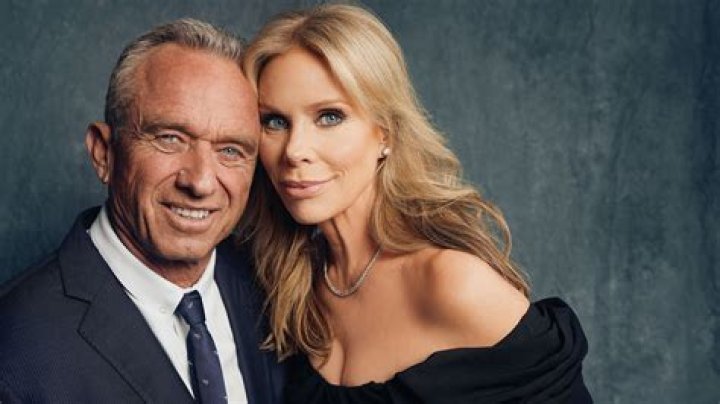 The Comprehensive Guide to Cheryl Hines: Biography, Career, and Awards