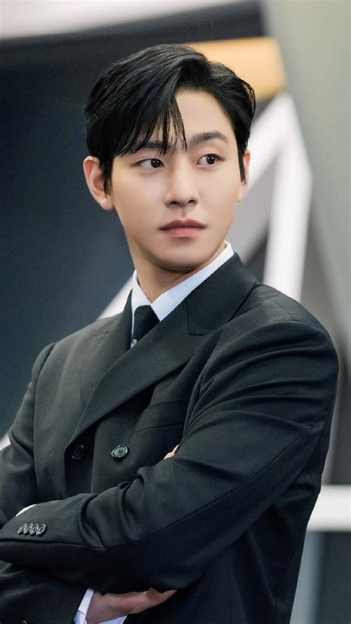 Unveiling the Sexiest Korean Male Celebrities: A Comprehensive Guide