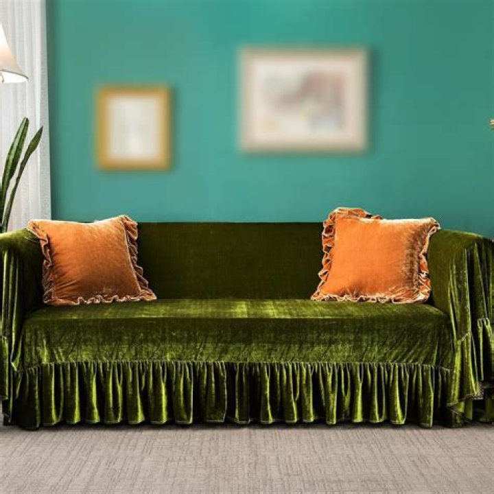 Vintage Velvet: Exquisite Finds & Retro Style